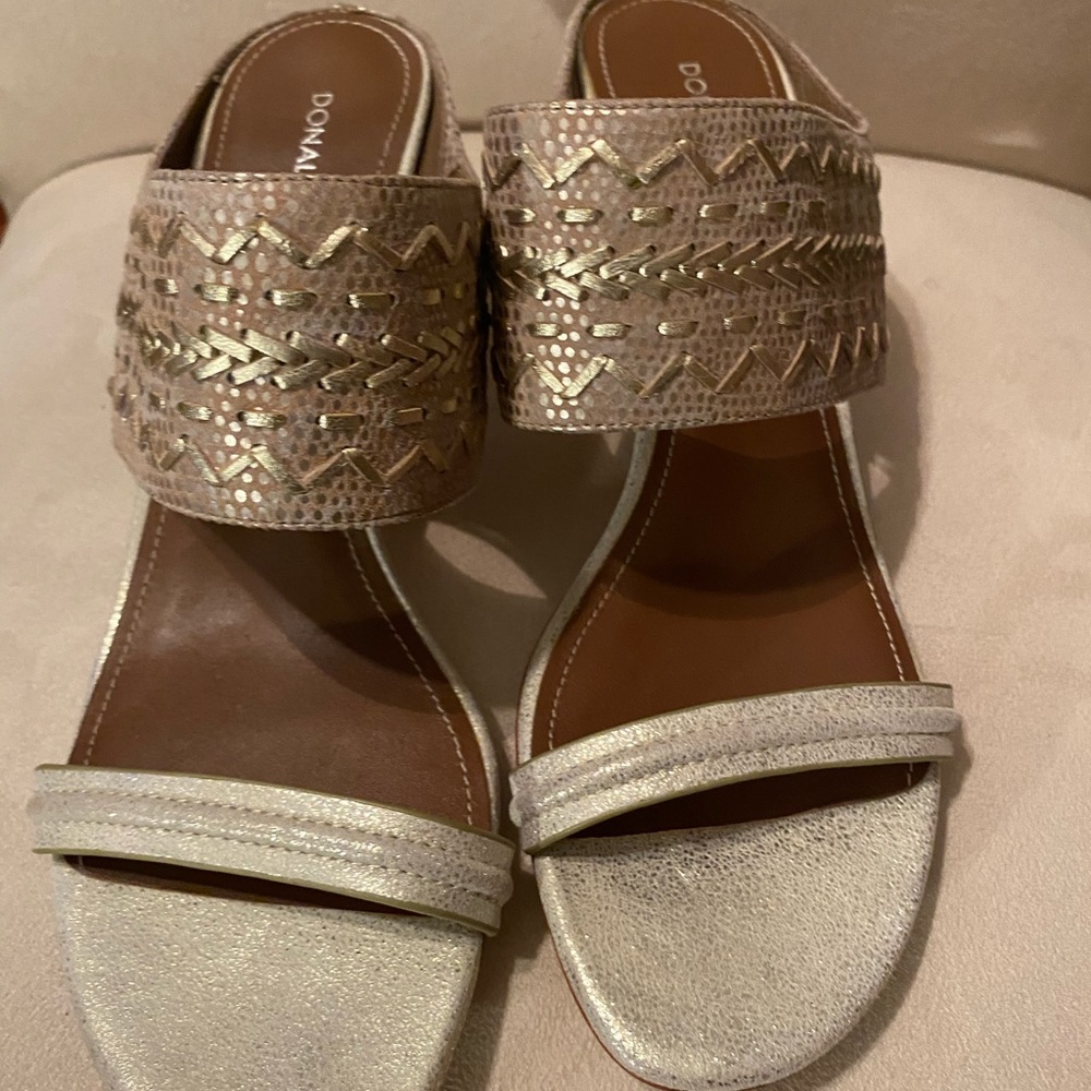 NEW Donald Pliner Gold Heel Sandals. Size 9.5